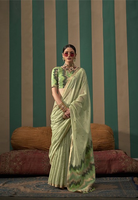 Royal Handloom Weave Silk Saree Pista