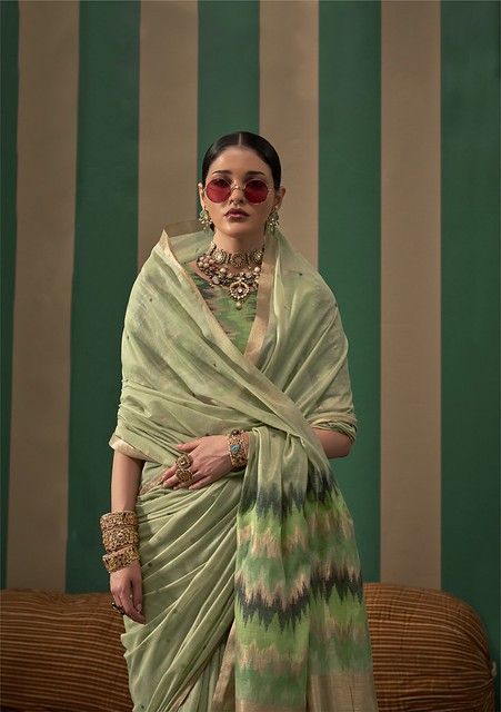 Royal Handloom Weave Silk Saree Pista