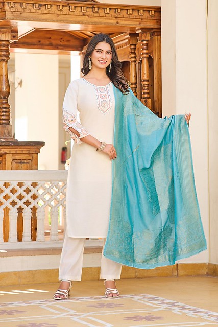 Simple Essence Kurta Set White