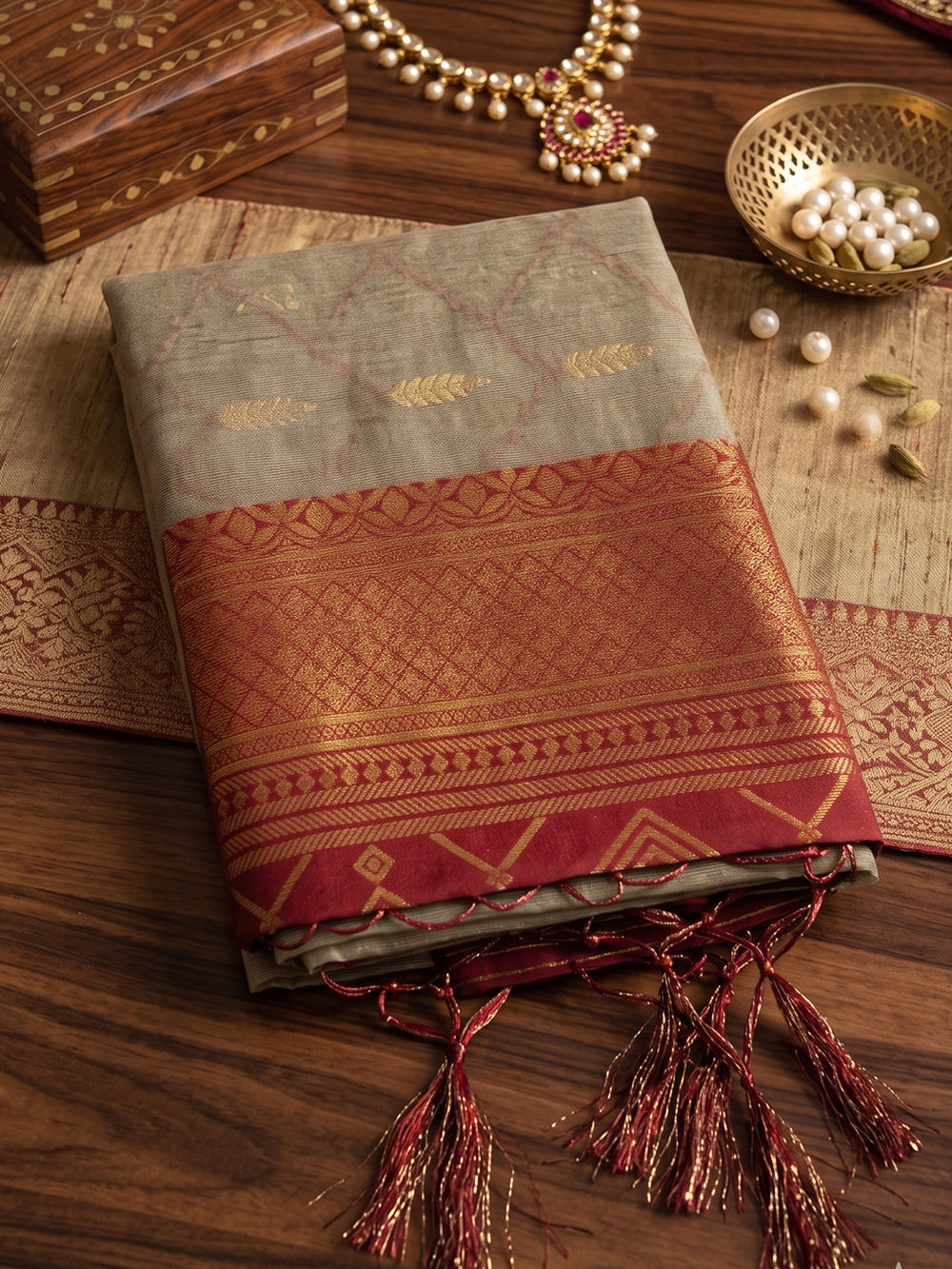 HarmonyHue Sarees Chiku & Red