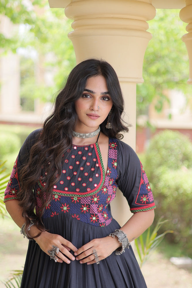 NavRiwaaz Gowns Black