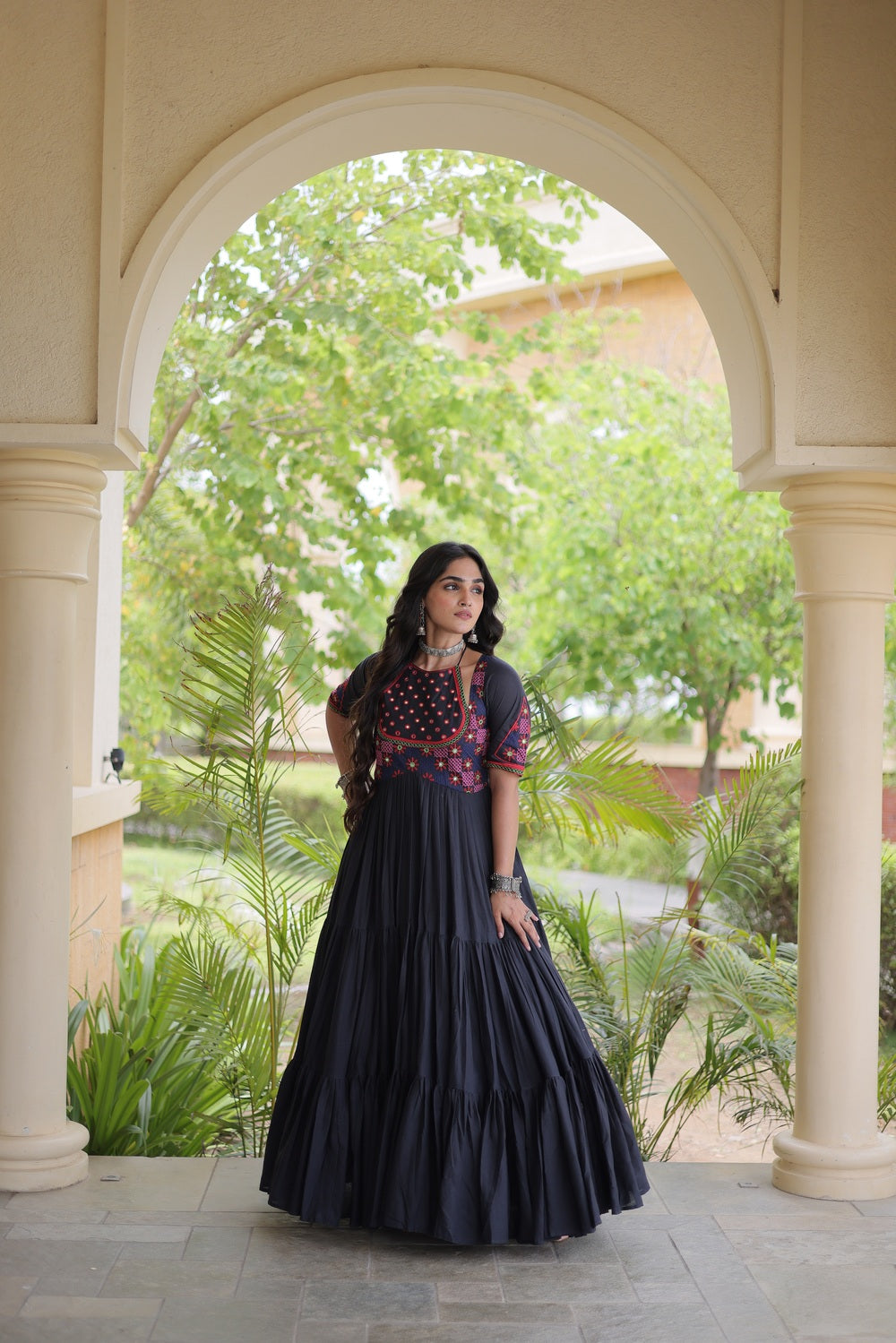 NavRiwaaz Gowns Black