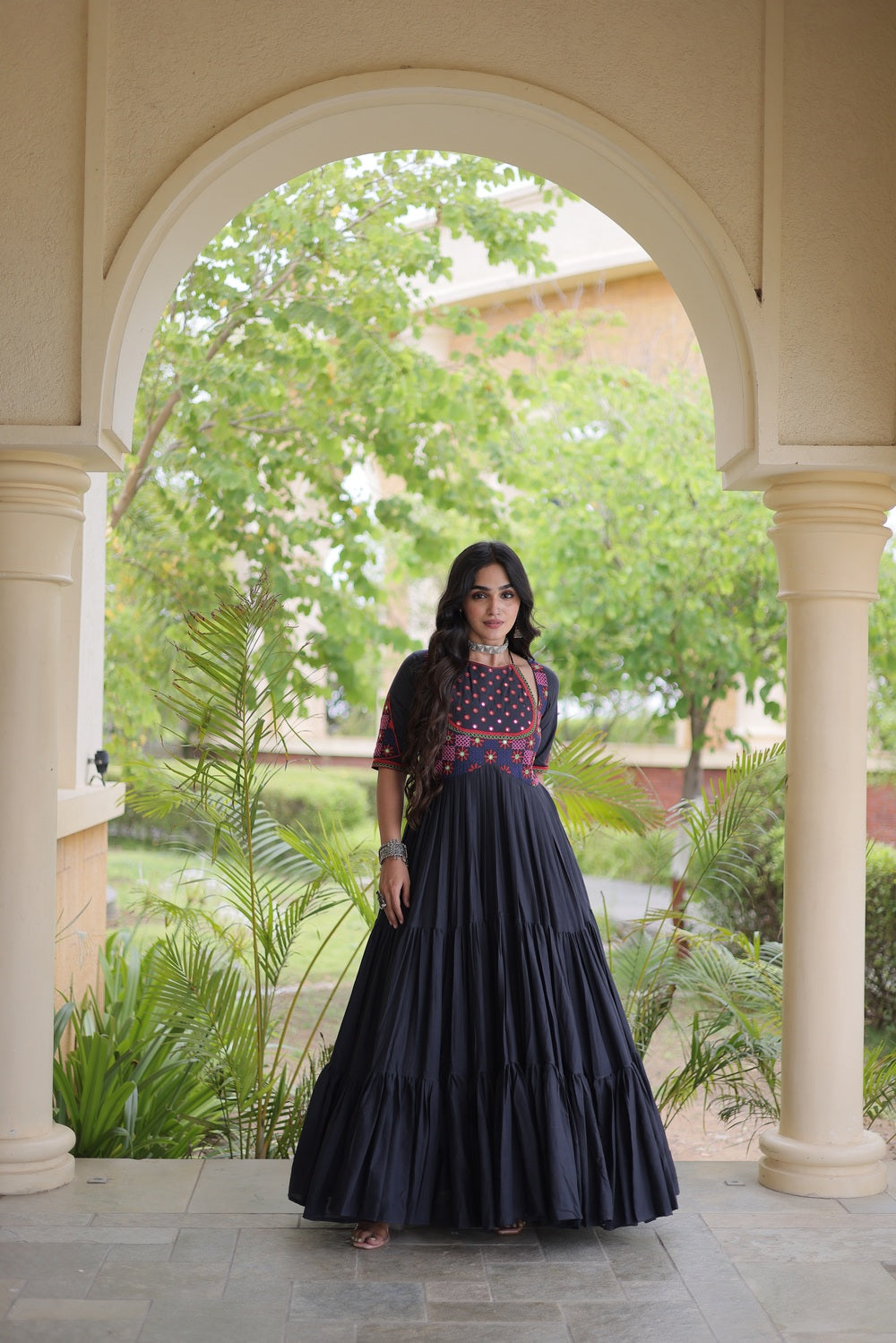 NavRiwaaz Gowns Black