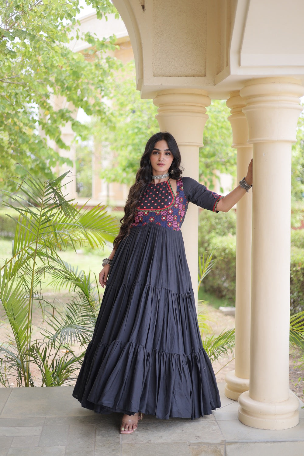 NavRiwaaz Gowns Black